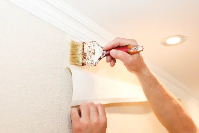 Pose de papier peint à Gourgeon — revêtements muraux et toiles de verre